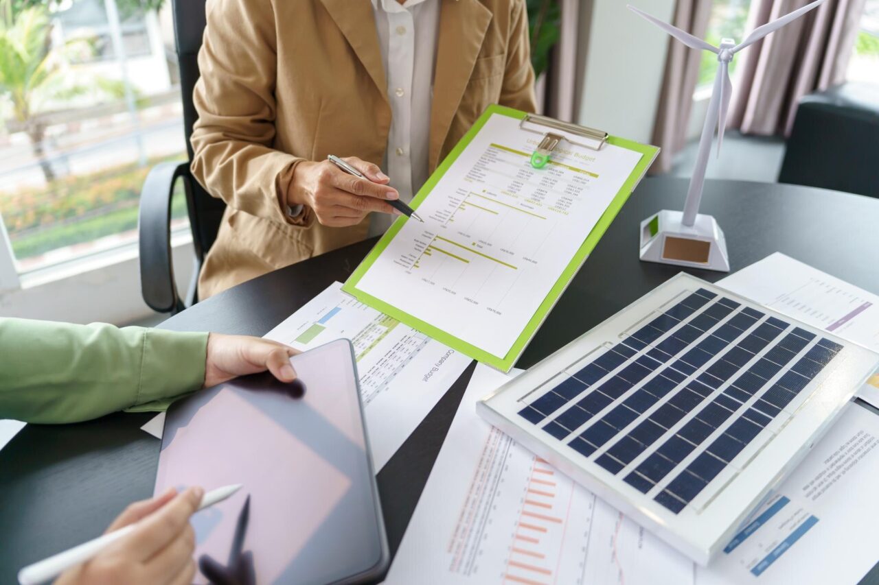 Cum compari două oferte pentru panouri fotovoltaice fără să te uiți doar la preț