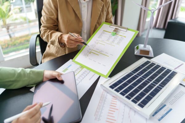 Cum compari două oferte pentru panouri fotovoltaice fără să te uiți doar la preț