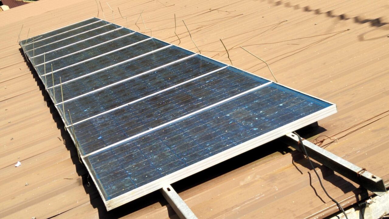 Ce greutate au panourile fotovoltaice și cât încarcă acoperișul