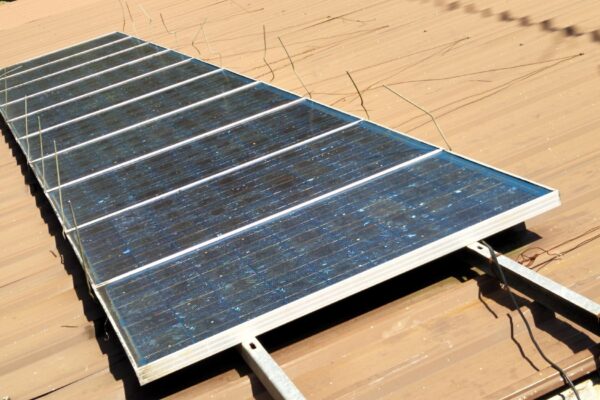 Ce greutate au panourile fotovoltaice și cât încarcă acoperișul