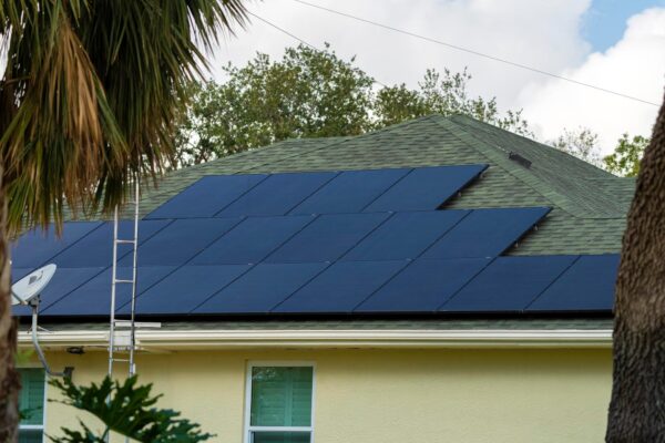 De câți kW de panouri fotovoltaice ai nevoie pentru o casă