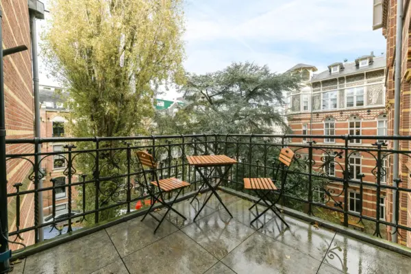 Masă și scaune pentru balcon mic: cum alegi mobilierul potrivit